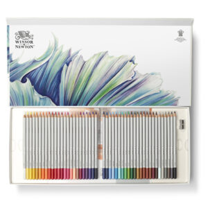 002 - Winsor e Newton Set Studio Collection, 48 Matite Colorate + 1 Temperamatite + 1 Blocco 27 x 19,4 cm Carta Mixed Media